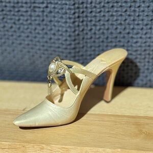 Just The Right Shoe~Elegant Gold Iridescent Miniature Figurine w/Pearl Accent